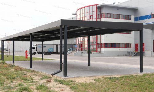 Veľký prístrešok na fajčenie v antracitovej farbe pri firme