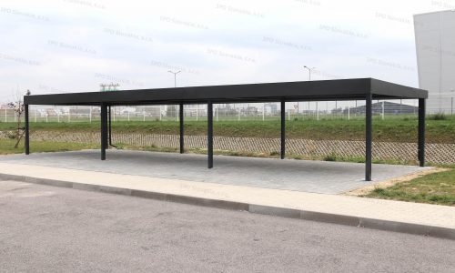 Dizajnový prístrešok s antracitovou strechou a stĺpmi vo farbe ral 7016