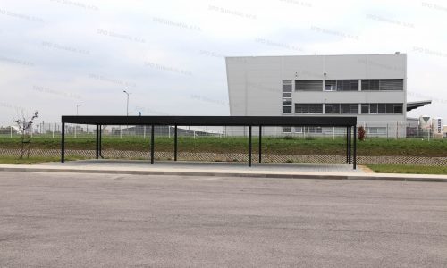 Montovaný prístrešok na fajčenie pri firme