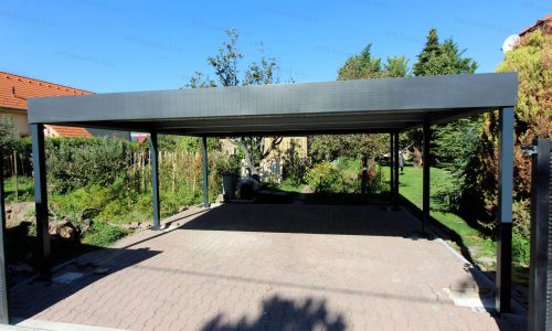 Oceľový prístrešok v antracitovej farbe s rovnou strechou