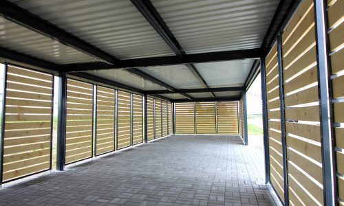 Prístrešok na fajčenie pri pohľade z vnútornej strany
