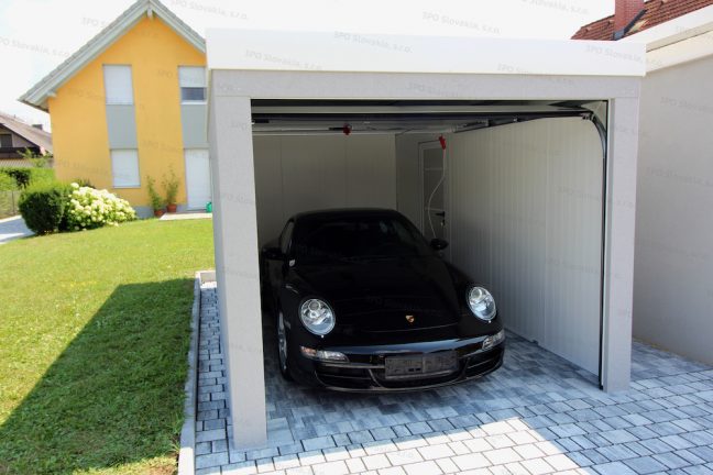 Porsche vo vnútri montovanej garáže GARDEON