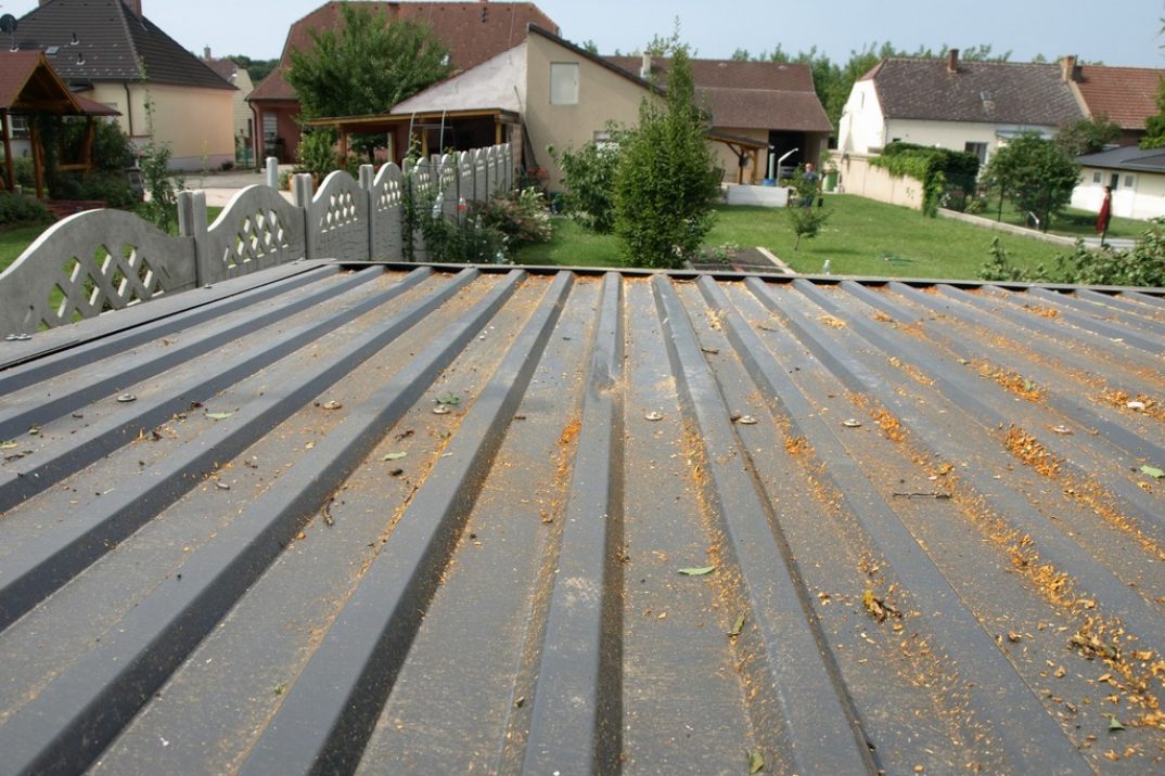 Strešná krytina na záhradnom domčeku