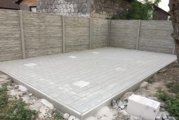 Zámková dlažba s pätkami v rovine