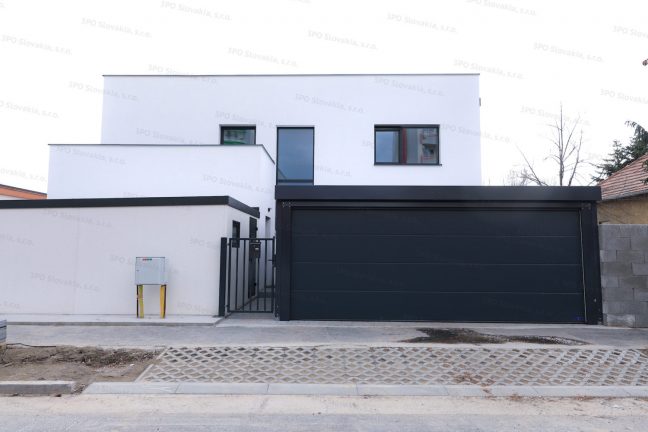 Montovaný prístrešok SIEBAU s garážovou bránou