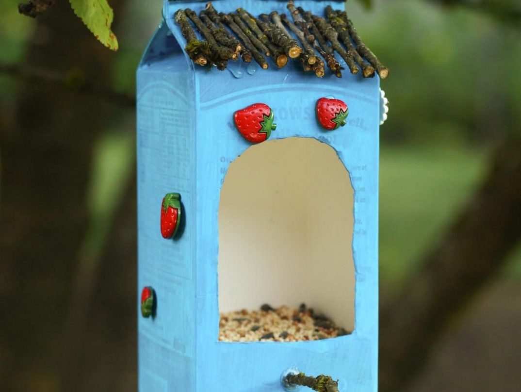 Modrý domček pre vtáčiky