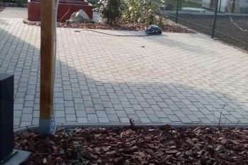 Zámková dlažba s pätkami pod dlažbou