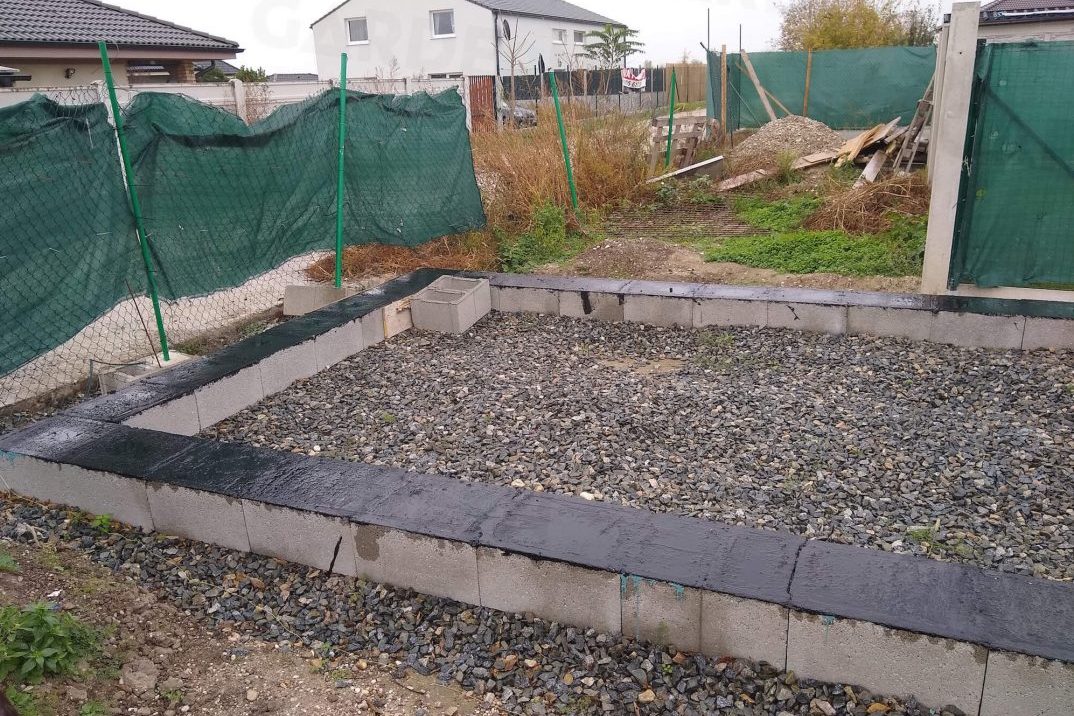 Obvodový múrik z betónu