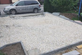 Betónové pätky v štvrtokovom lôžku