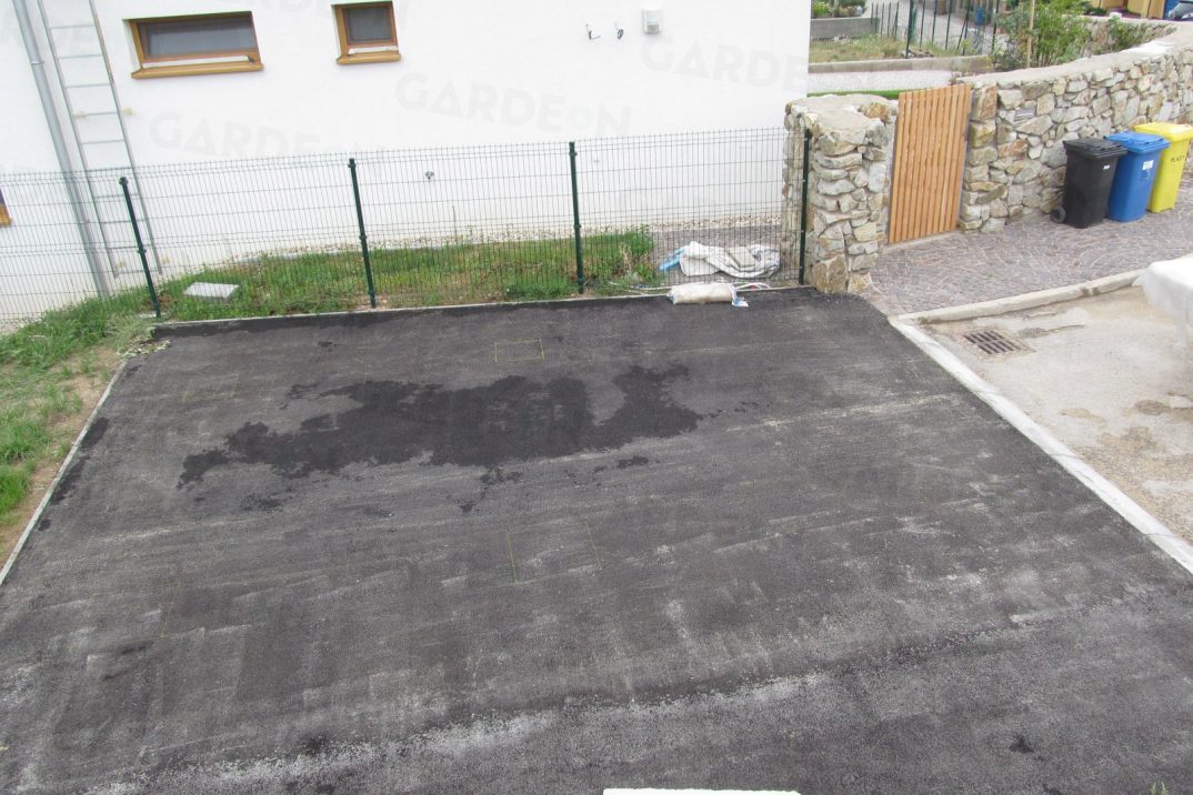 Asfaltový podklad pod prístrešok