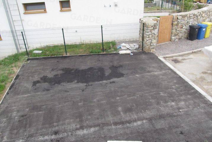 Asfaltový podklad pod prístrešok