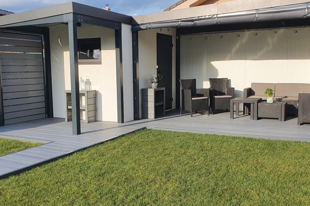 Útulný záhradný domček s posedením