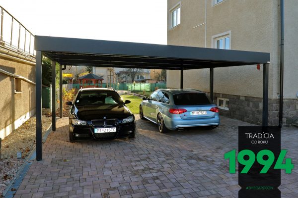 Inšpiratívne záhradky našich zákazníkov (3. časť) – montované prístrešky nielen pre auto