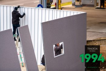 Radová garáž s oknom