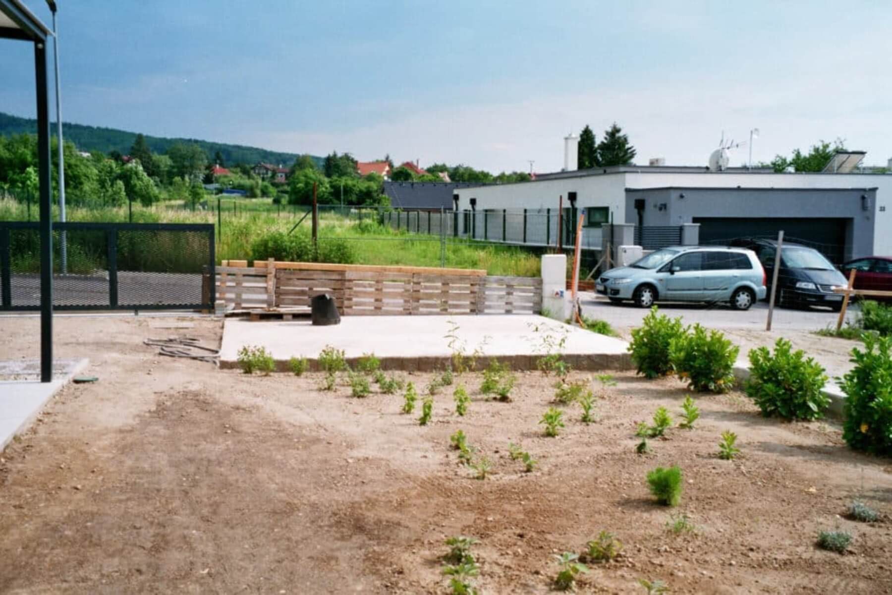 Návod na prípravu podkladu pod prístrešok za jeden víkend Betónová platňa ako podklad pod záhradný domček.