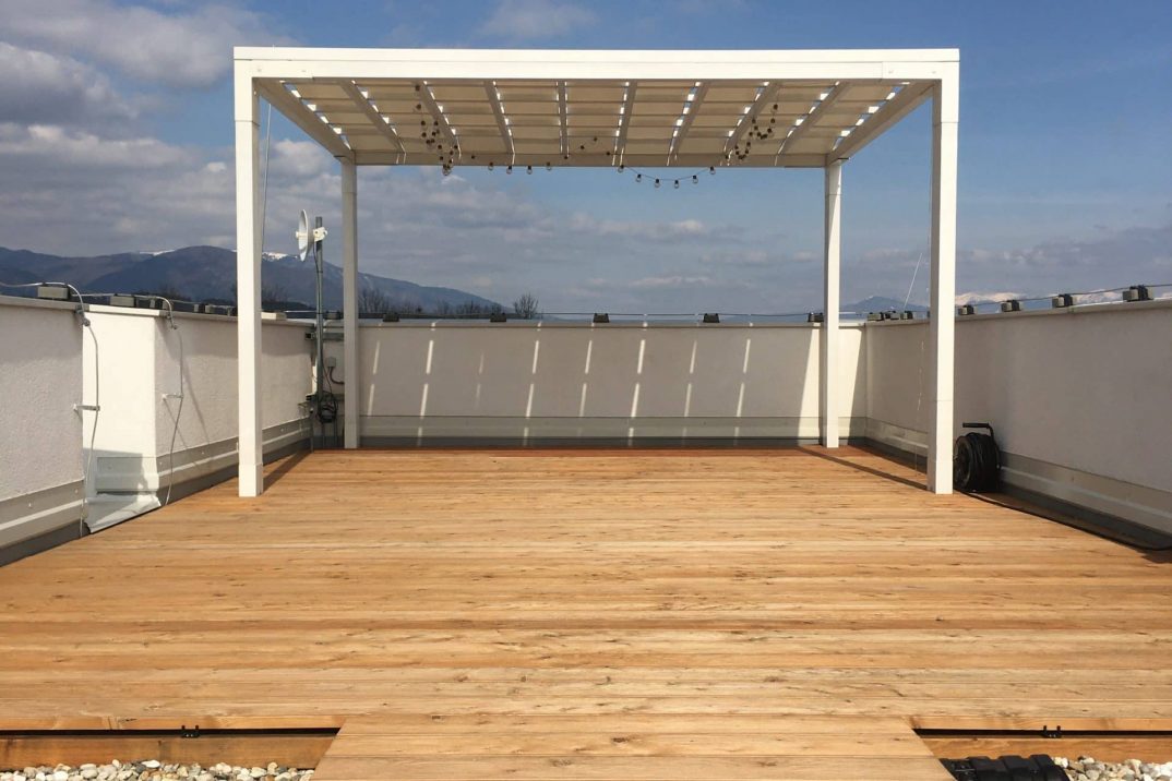 Drevená pergola na streche firmy GARDEON