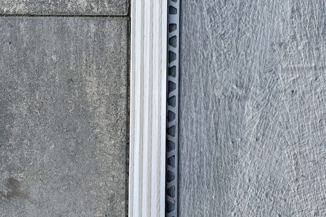 Podlaha v garáži pred