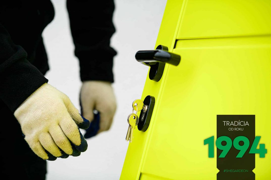 Kľúče v žltých dverách GARDEON