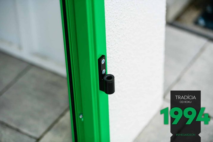 Detail na zelené dvere GARDEON