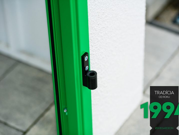 Detail na zelené dvere GARDEON