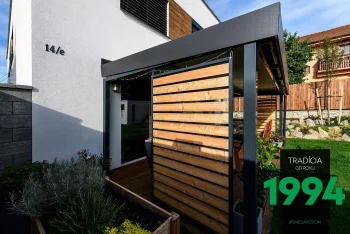 Výplne po bokoch pergoly