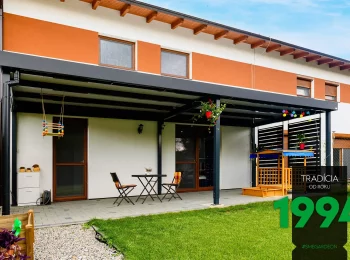 Pergola s posedením a detským kútikom