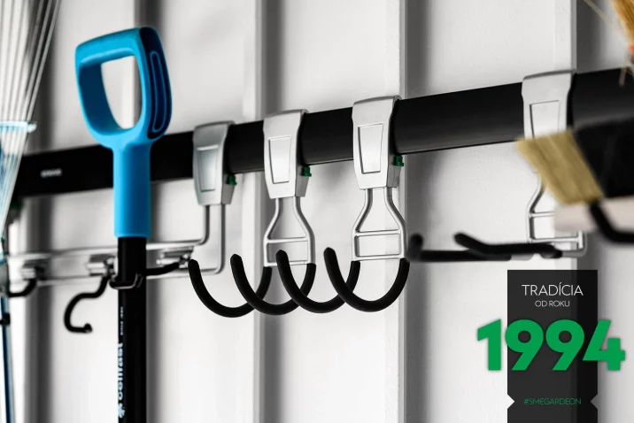 Závesný systém v garáži na náradie do záhrady