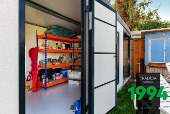 Otvorené dvere na domčeku