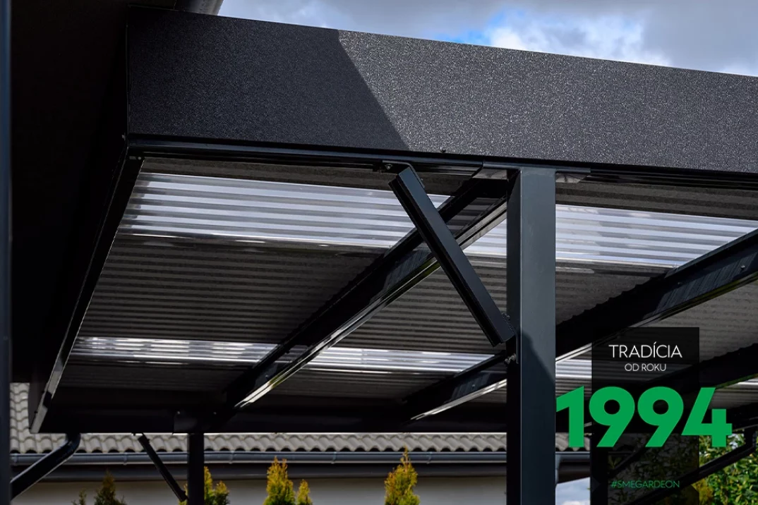 Pohľad na strechu prístrešku