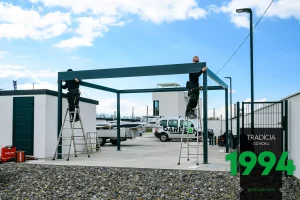 Mont&aacute;ž pergoly v showroome