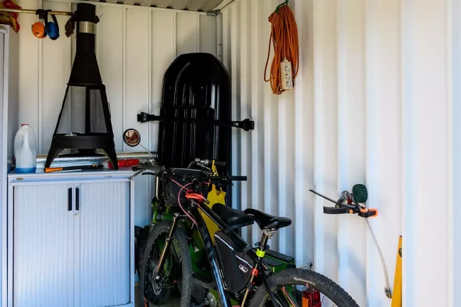 Bicykel a skrinka v domčeku