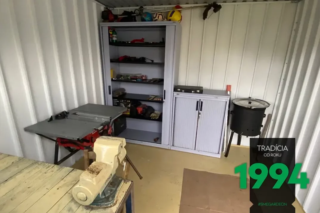 Ponk v záhradnom domčeku