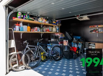 Bicykle v garáži