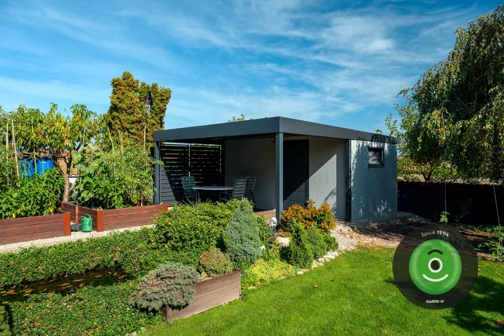 Domček s prístreškom ako relaxačné miesto