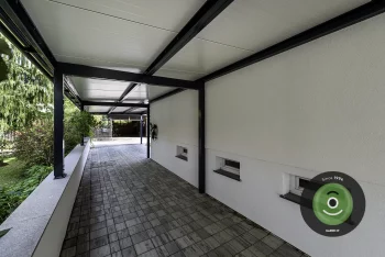 Prístrešok s nastaviteľnými stĺpmi