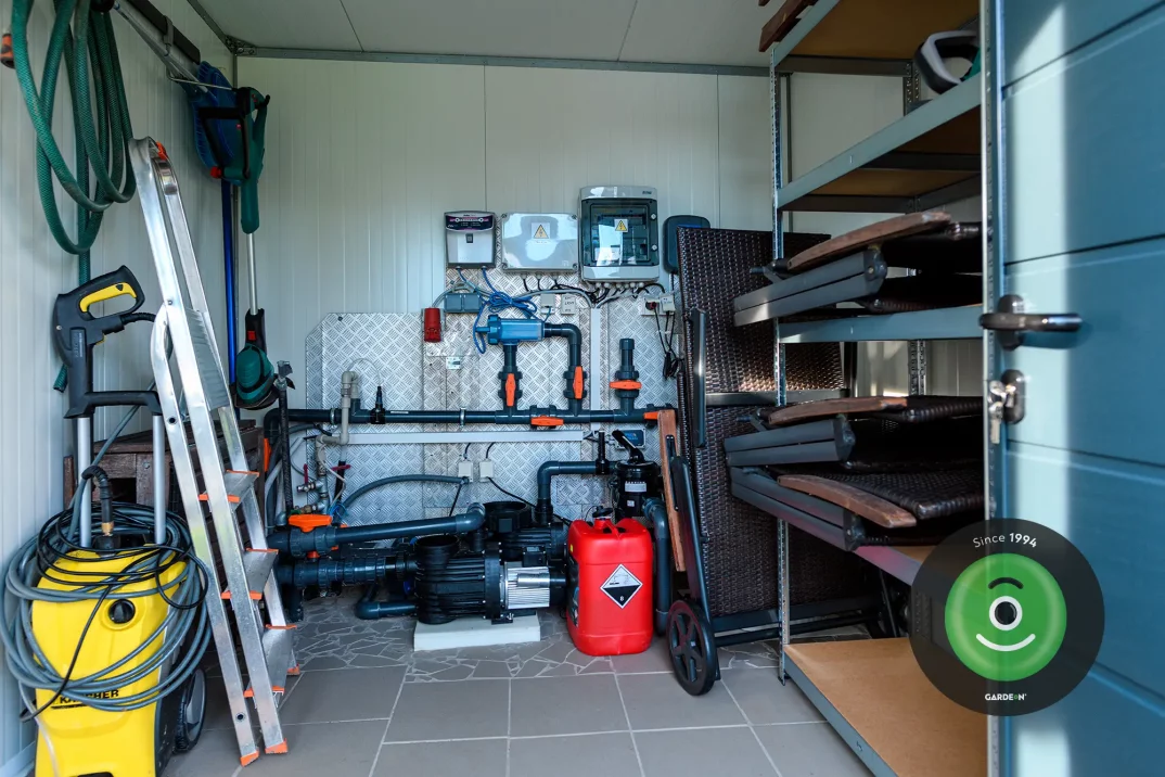 Regály a vybavenie záhradného domčeka