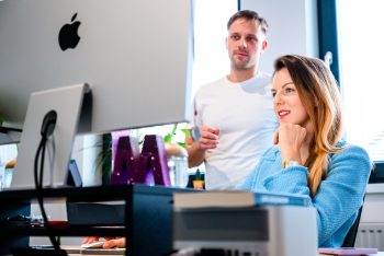 Marketing GARDEON v kancelárii počas práce