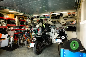 Motorky, bicykle, závesné systémy v garáži Gardeon