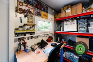 Motork&aacute;rske doplnky v gar&aacute;ži Gardeon