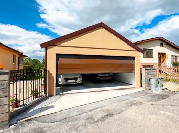 GARDEON garáž pre dve autá sedlová strecha otvorená brána