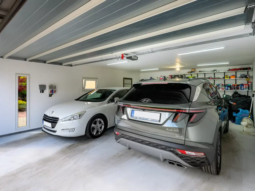 GARDEON garáž pre dve autá sedlová strecha interiér dve autá