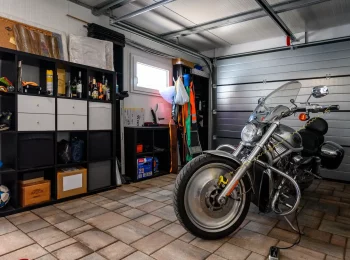 GARDEON garáž pre jedno auto a motorka vnútri 2