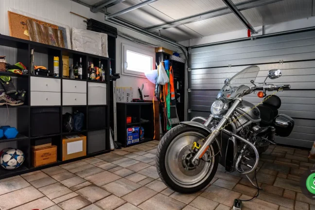 GARDEON garáž pre jedno auto a motorka vnútri 2