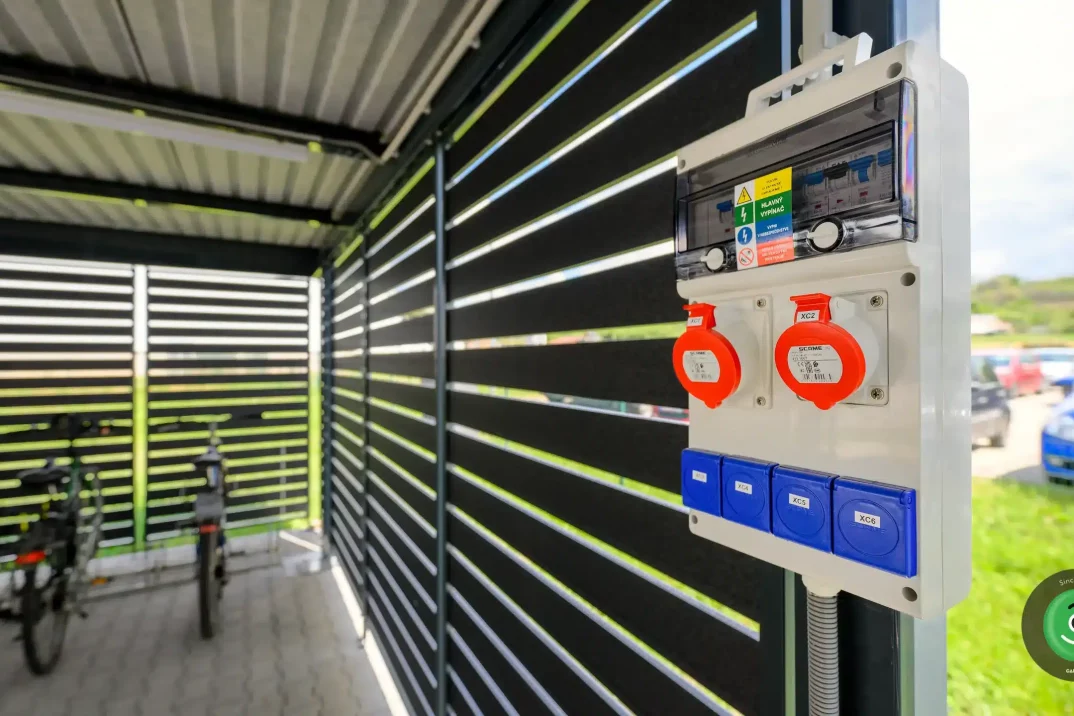 GARDEON pergola pre bicykle vo firme elektroinštalácia