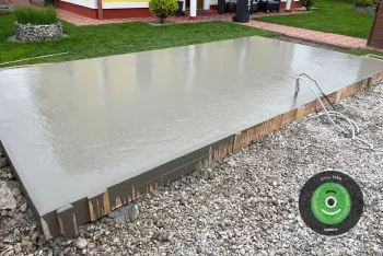 Čerstvo zaliata betónová platňa