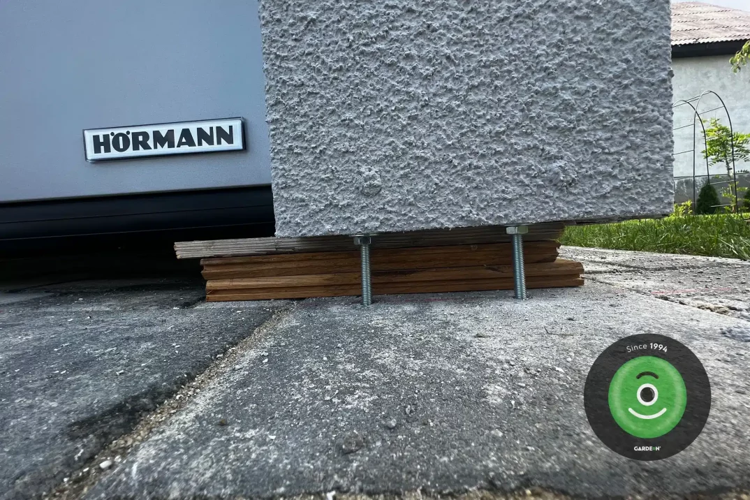 Dosky pod stavbou - krivá podlaha