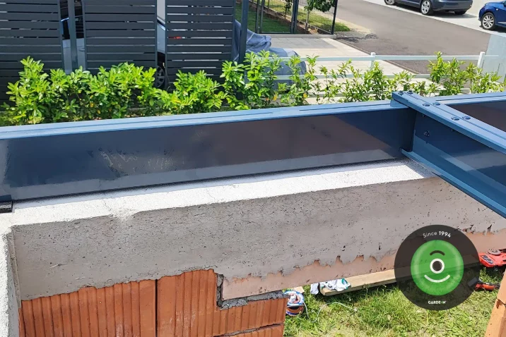 Nosníky na strechu na murovanej stene