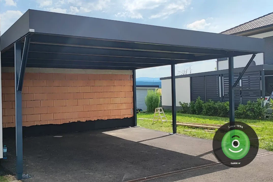 GARDEON prístrešok v kombinácii s murovaným domčekom