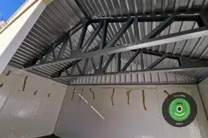 Sedlov&aacute; strecha v domčeku