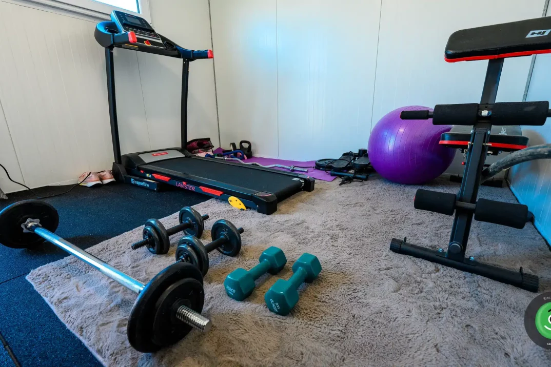 Detail na fitness vybavenie v Gardeon záhradnom domčeku.